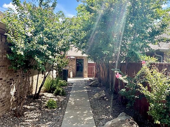 3rd image of 1605 NW 157th Cir