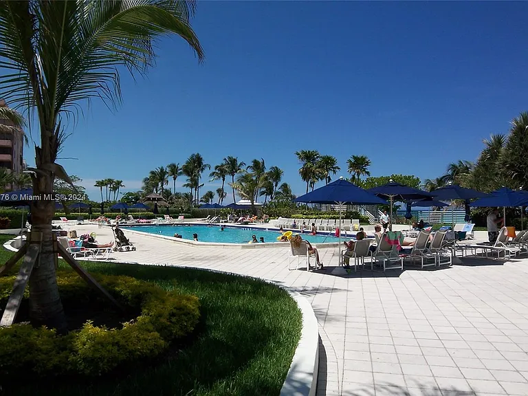 5151 Collins Ave #933 — Photo 31