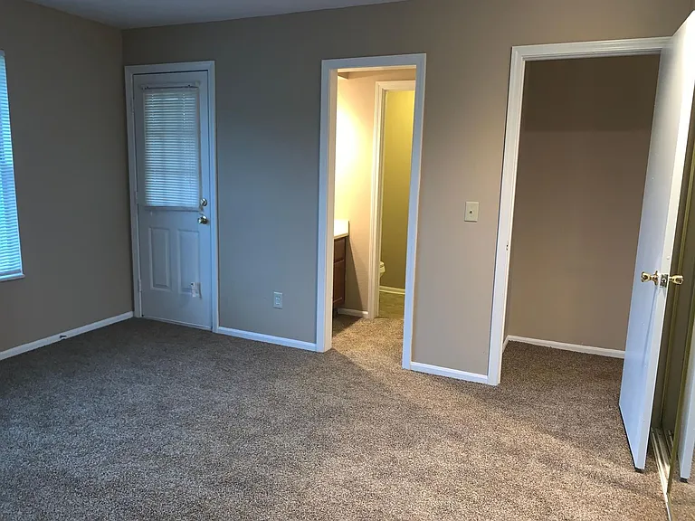 Devling Place Apartments — Photo 23