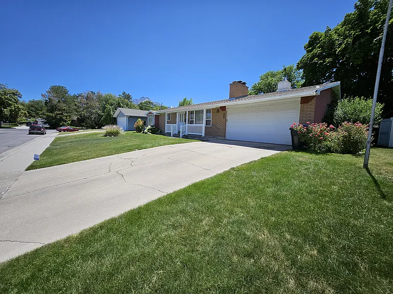 1230 E Manor Cir — Photo 16