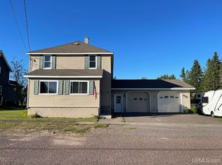 10 2nd St, South Range, MI 49963