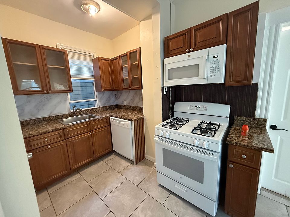 2nd image of 366 Howe Ave #2