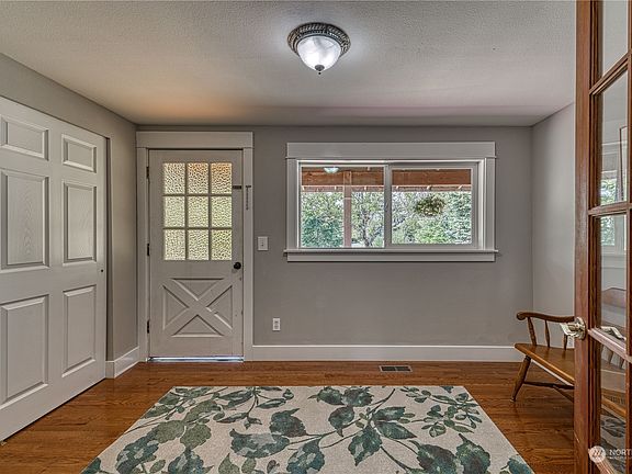 4th image of 7013 Beach Drive E