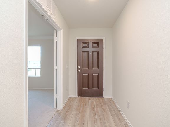 5th image of 820 Forestdale Ct