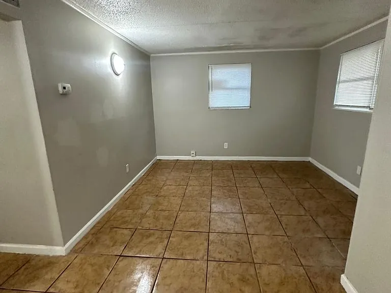 2851 Sophia St — Photo 18