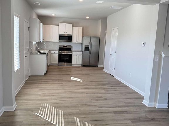4th image of 11067 Suria Dr SE