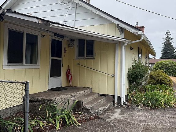 2nd image of 320 E Oakview Avenue