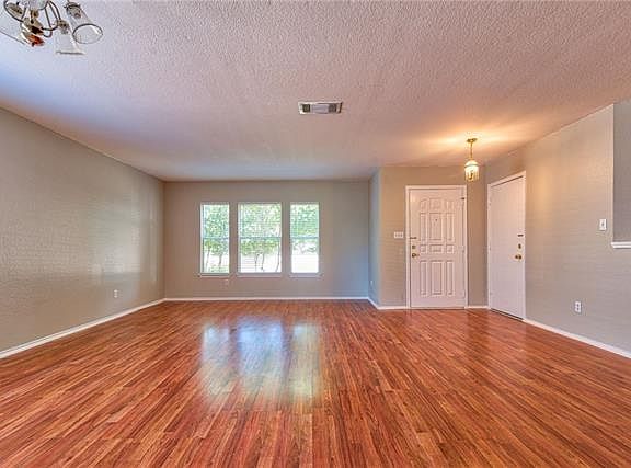 3rd image of 18100 Gantry Dr