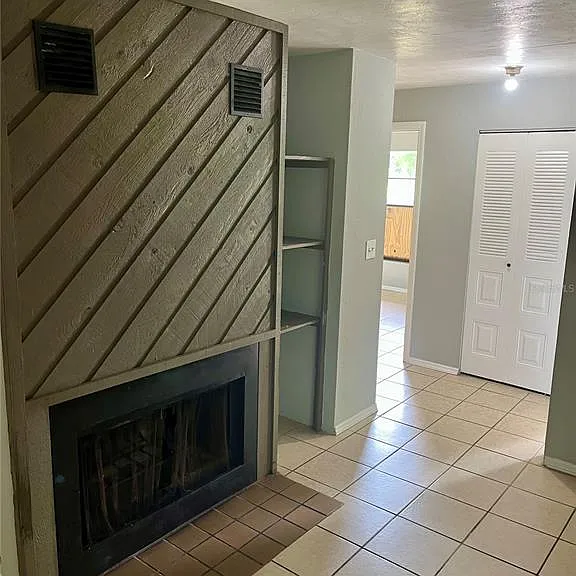 2321 SW 31st Pl #1 — Photo 5