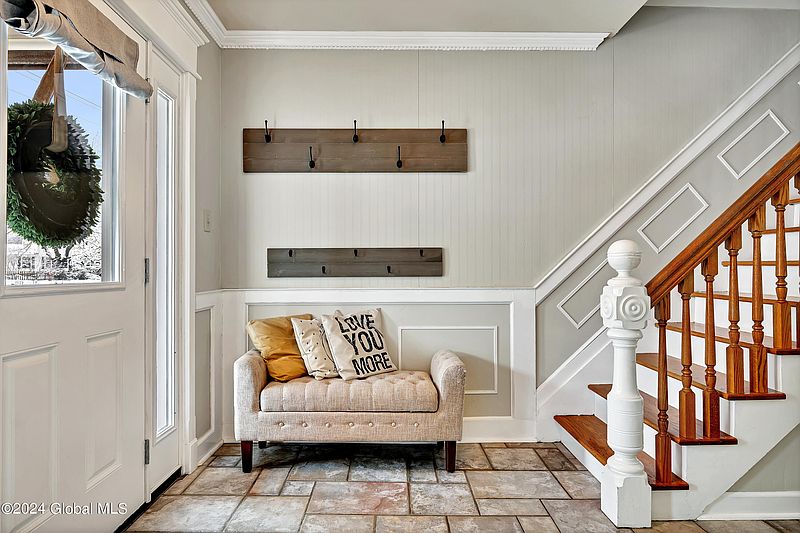 5th image of 154 Maple Avenue