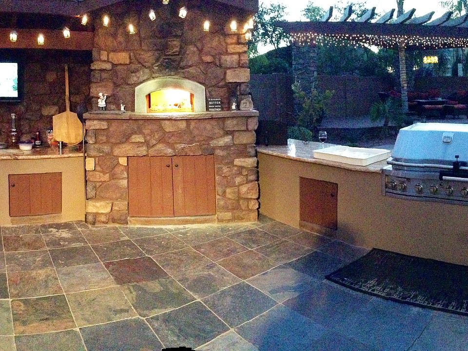 Outdoor pizza Kitchen w/ BB.