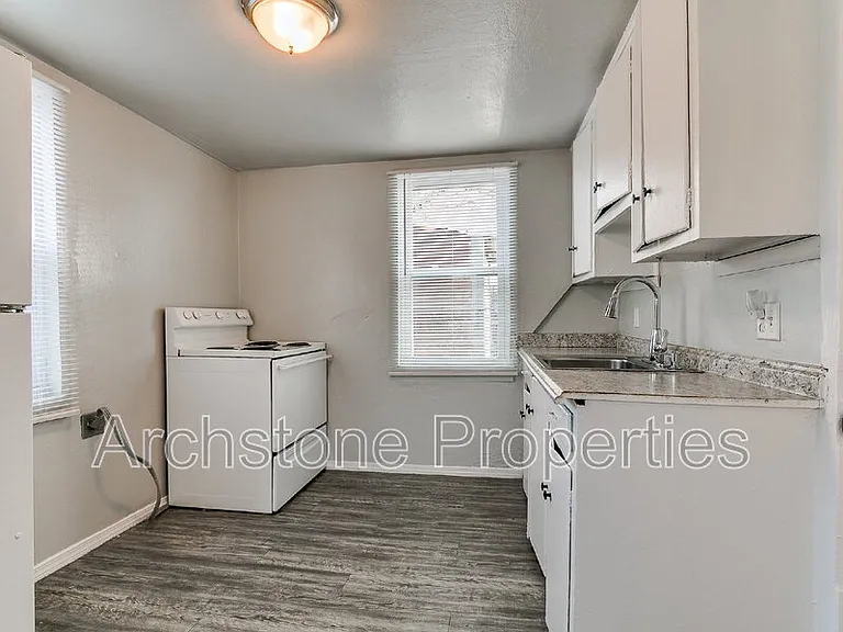 1233 N Grand Blvd — Photo 9