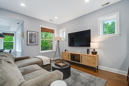 3rd image of 4259 N Ashland Ave APT 2
