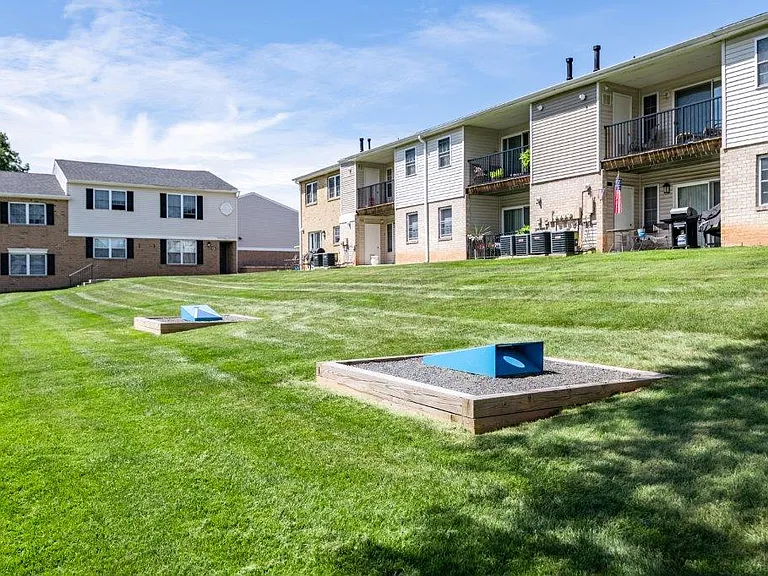 Brookside Manor Apartments and Townhomes — Photo 28