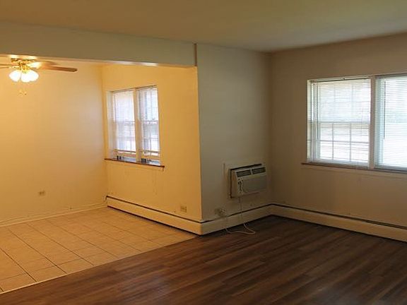 3rd image of 1008-12 Crain St #12E2