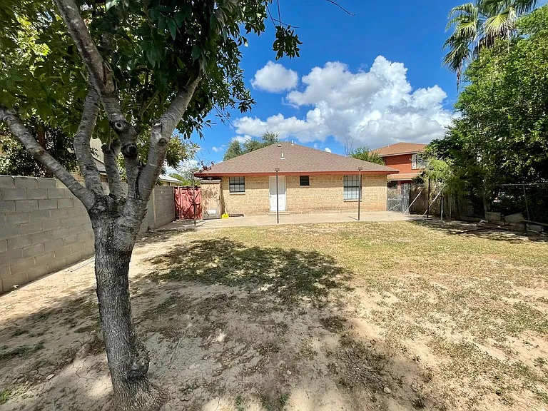 231 Malaga Dr — Photo 20