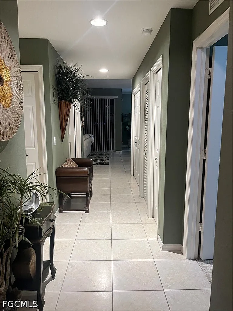 2 bed, 2.0 bath, 1322 sqft, $1,950 — Photo 2