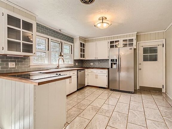 4th image of 2623 Armstrong Park Dr
