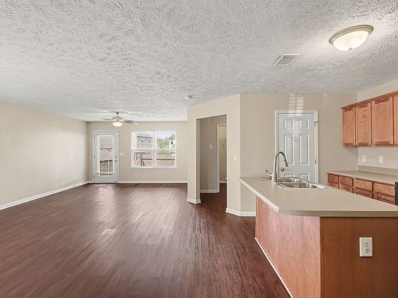 5th image of 313 Schoolhouse Ct