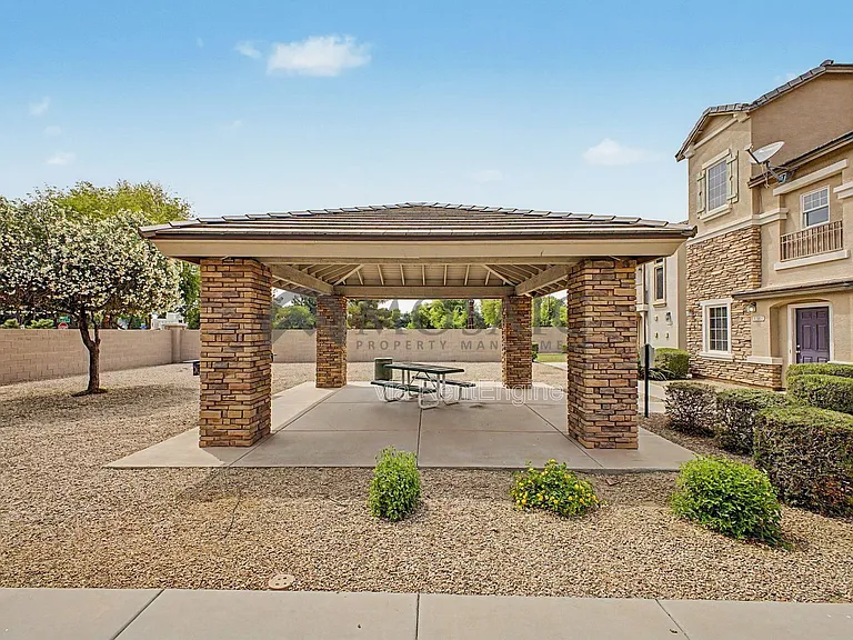1384 S Sabino Dr — Photo 28