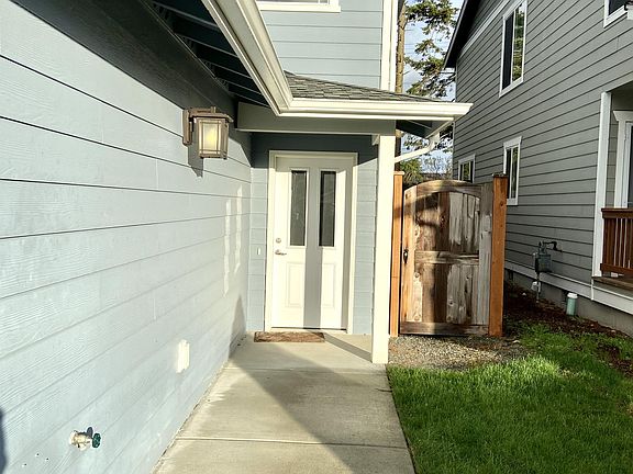 2nd image of 650 NW Oxford Pl