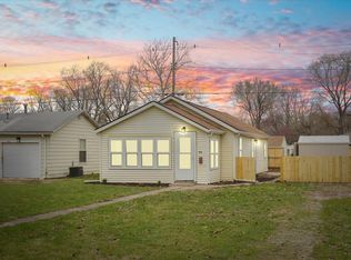 916 W Vine St, Champaign, IL 61821