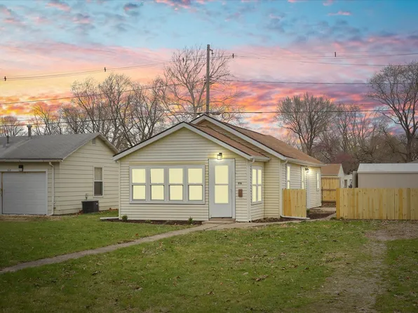 916 W Vine St, Champaign, IL 61821