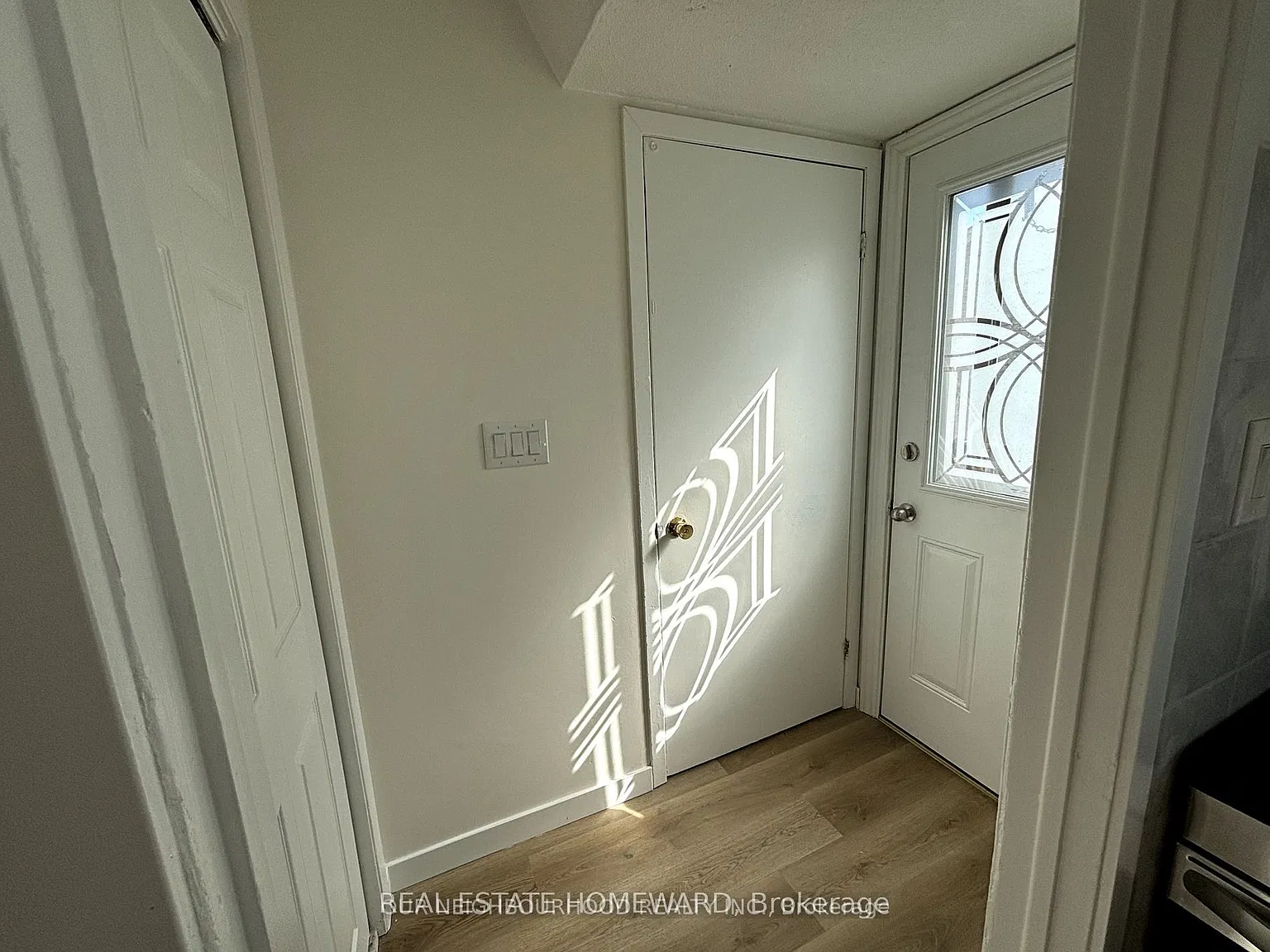 3 bed, $2,000 — Photo 2