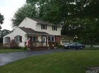 242 Timberpoint Rd, East Islip, NY 11730