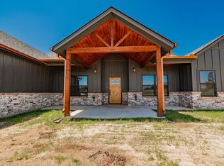 456 Clubview Dr, Bowie, TX 76230