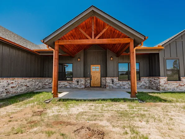 456 Clubview Dr, Bowie, TX 76230