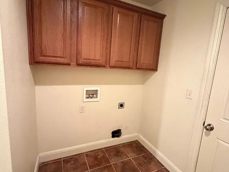 810 Baker St NW — Photo 11