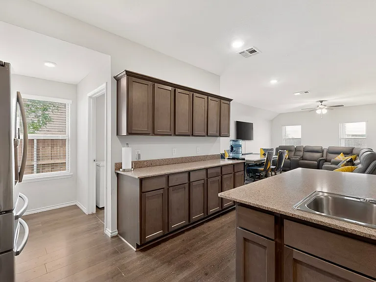 1114 Emerald Gate Dr — Photo 13