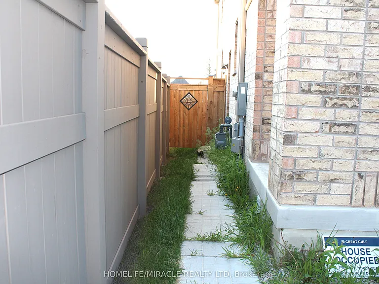 35 Merrimac Dr — Photo 3