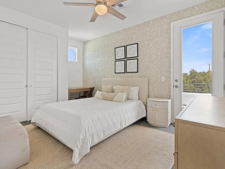 4533 E Devonshire Ave — Photo 36