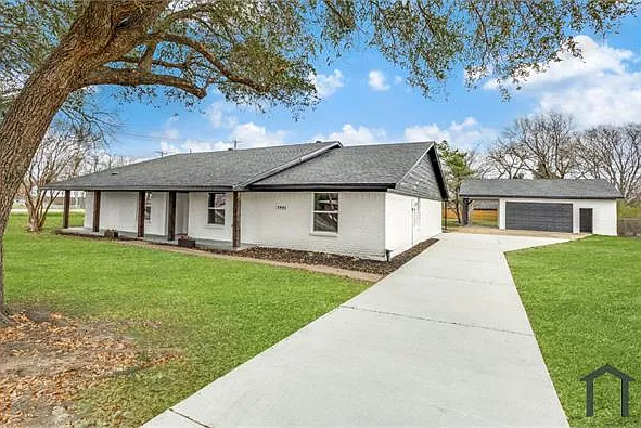 4 bed, 2864 sqft, $3,300 — Photo 1