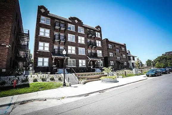 Flats on Howard — Photo 42