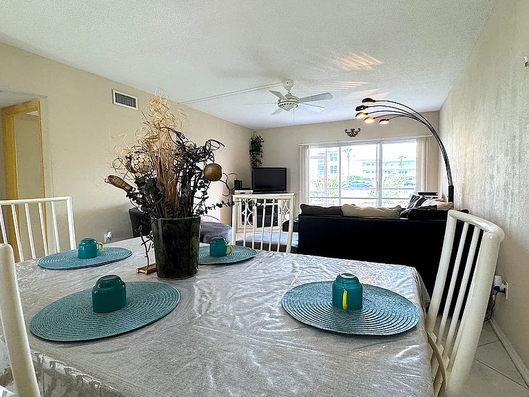 721 S Beach St — Photo 7