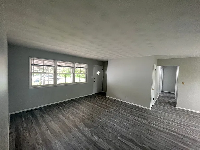 2221 S Virginia Ave — Photo 3