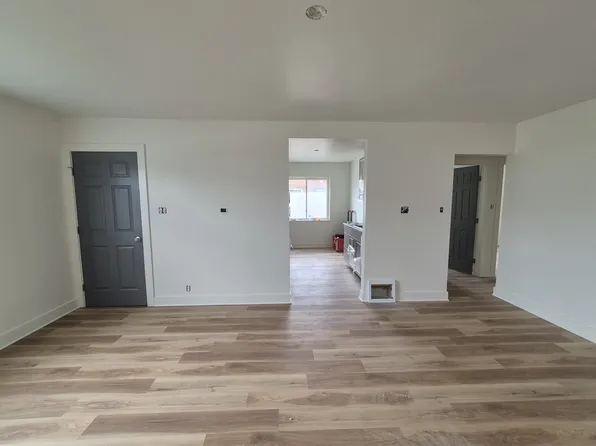 570 E Paige Ave, Barberton, OH 44203