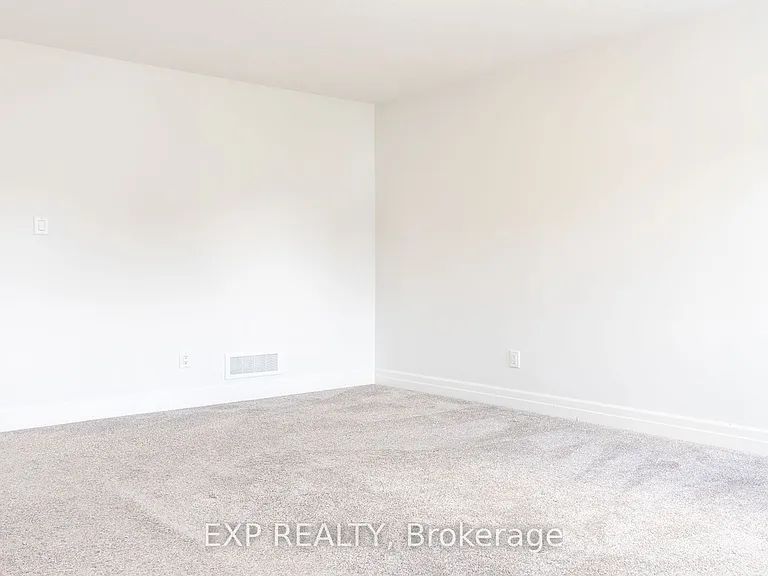 861 Edinburgh Dr — Photo 3