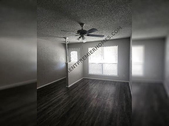 2nd image of 3425 Royal Crest Dr