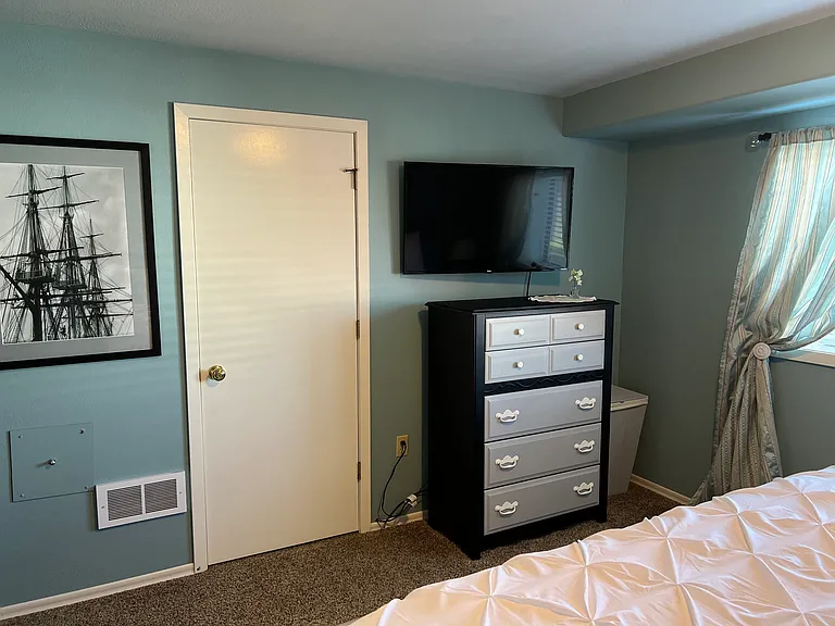 2nd bedroom downstairs picture 2.