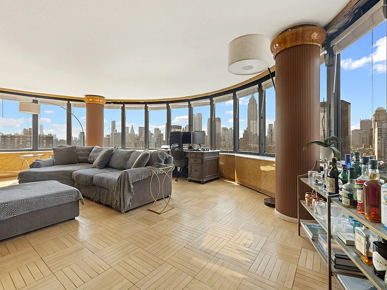 330 E 38th St #35D — Photo 3