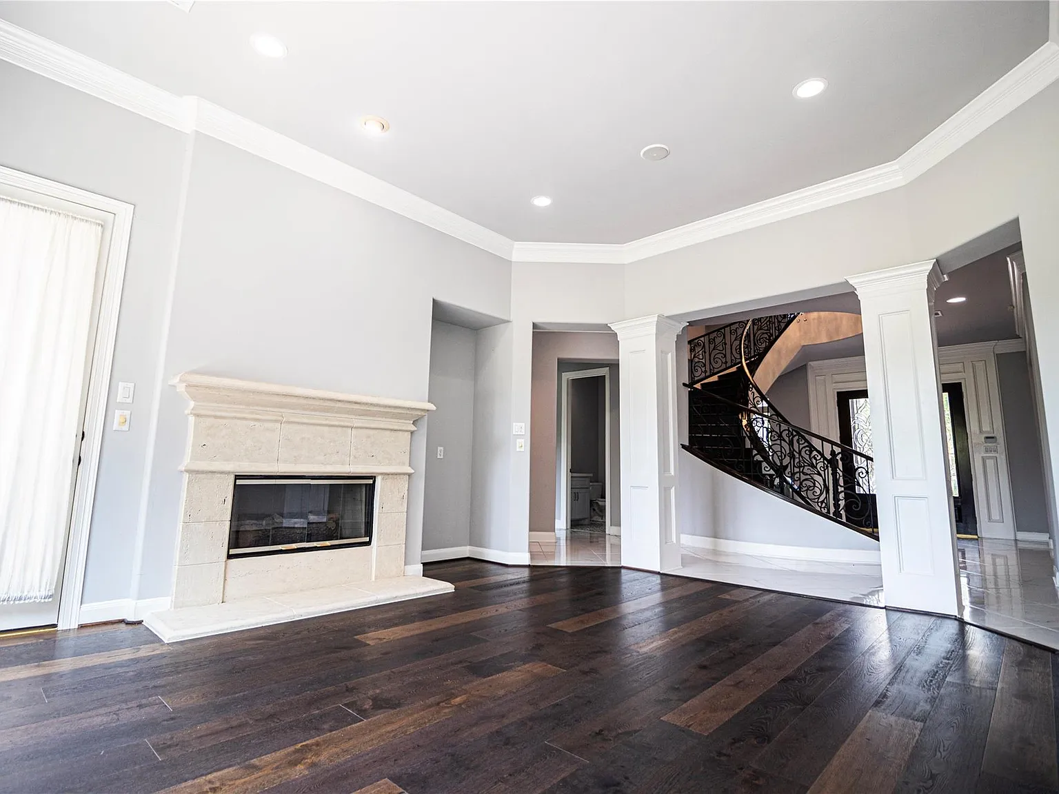 6 bed, 5.5 bath, 5073 sqft, $9,000 — Photo 4