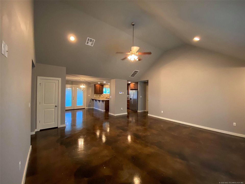 2nd image of 5652 S Waco Ave