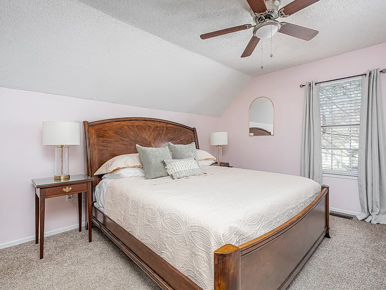 Upstairs king bedroom with walk-in closet