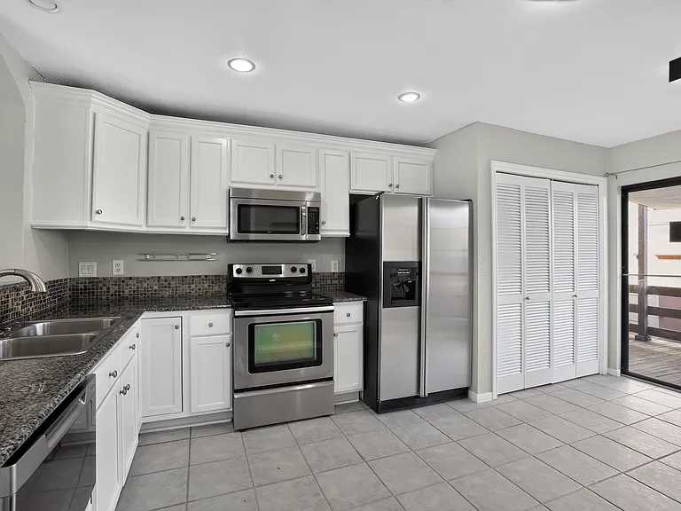 2606 Encina — Photo 11