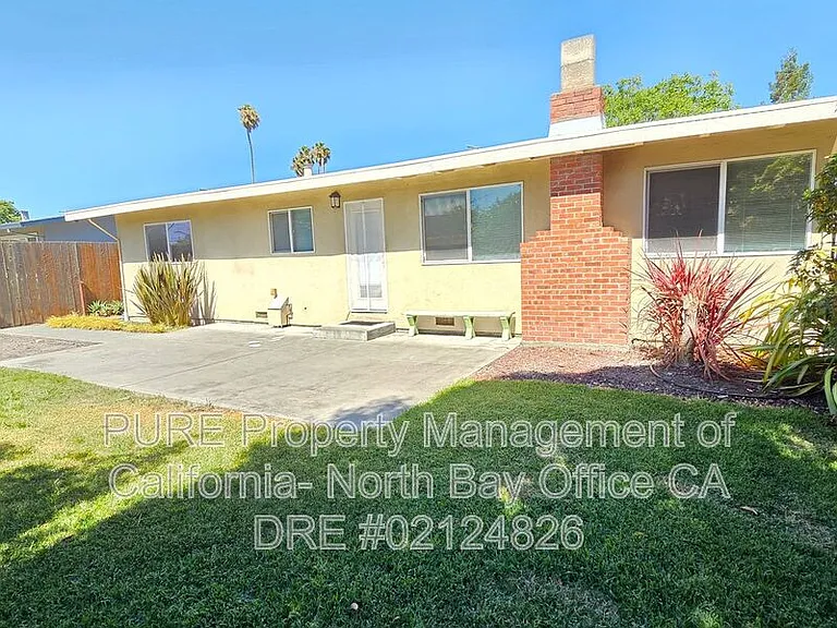 132 Arlington Dr — Photo 2