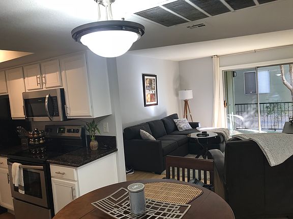 5th image of 740 W Elm St Unit 111